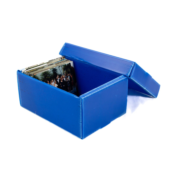 Compact photo box, ideal for storing and protecting photos.