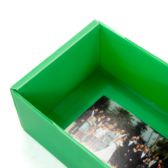 Compact photo box, ideal for storing and protecting photos.