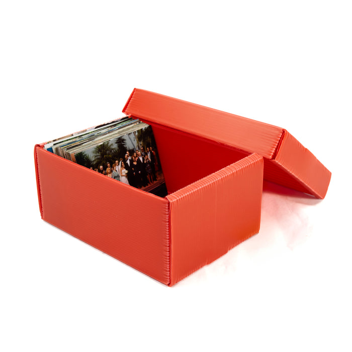 Compact photo box, ideal for storing and protecting photos.